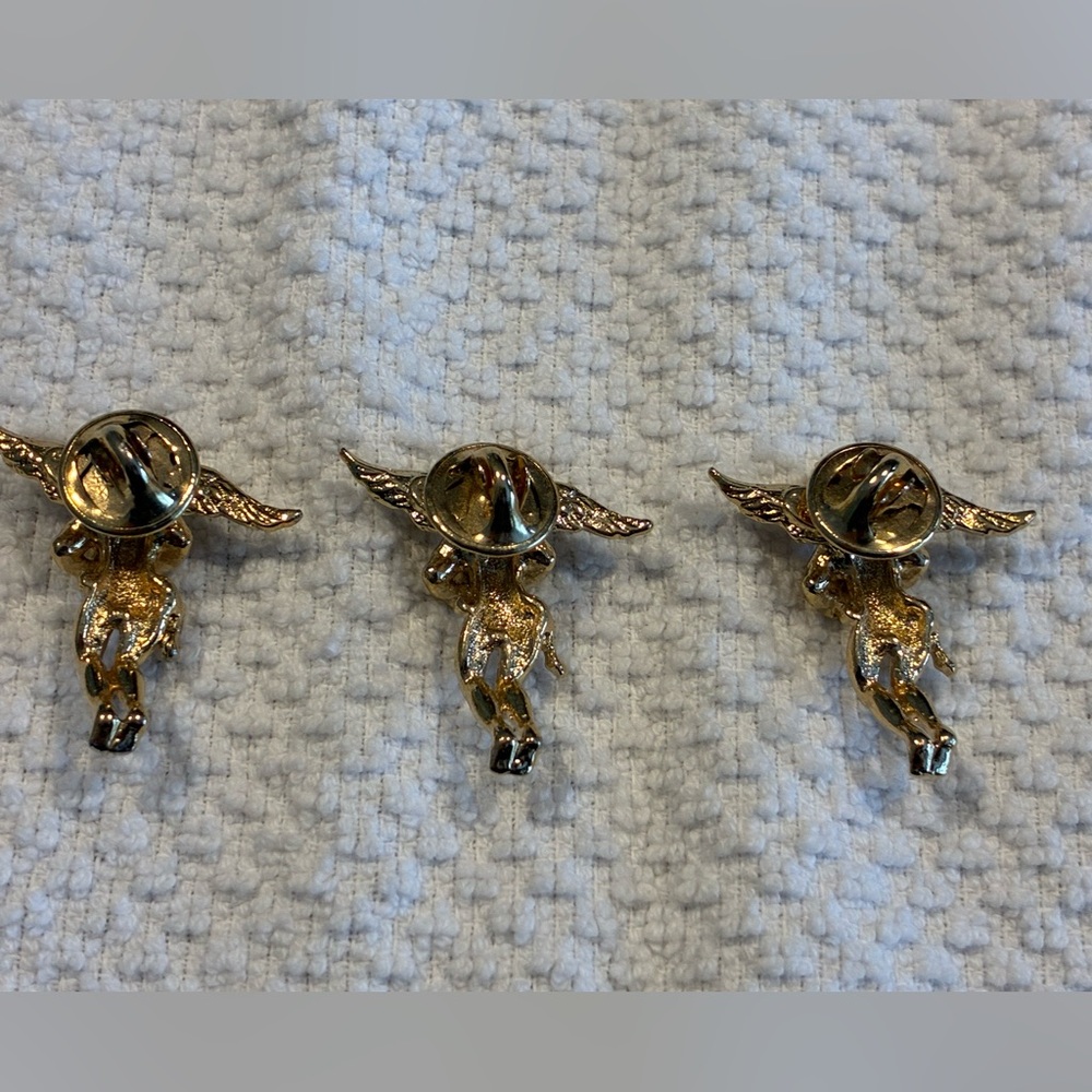 3 Kirk’s Folly Gold Cherub Angels with Hearts pins - Picture 2 of 3